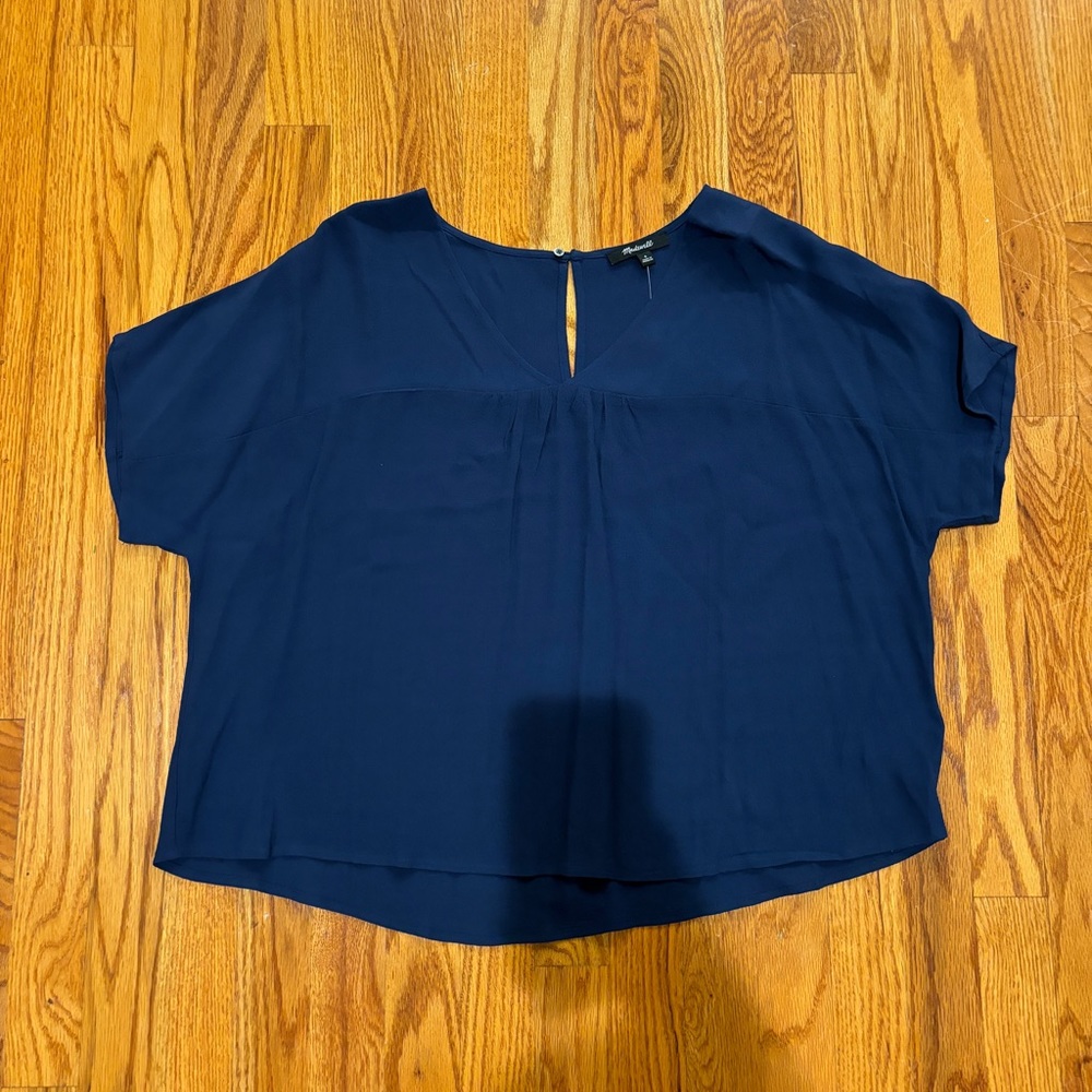 NWT Madewell navy blue flowy v-neck blouse with keyhole closure at back